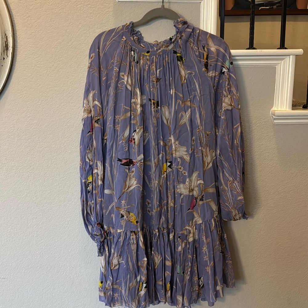 Ruffle collar print dress. With tiered skirt belt.  EUC. Sf pf home.
